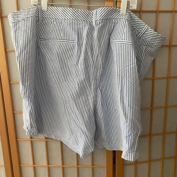 Talbots Relaxed Chino Seersucker Shorts Womens 24 W Blue White Striped 7" Inseam - Picture 4 of 5